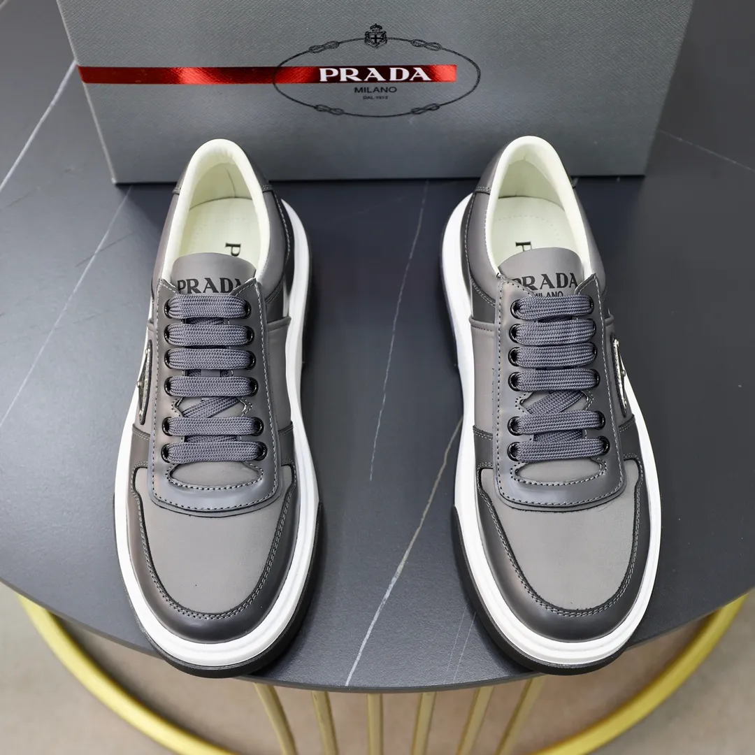 Factory price: 720 top original order Brand: PRADA (Prada) Standard code: Men's size 38/44 (45 can be customized) Grade: Same as the official website Material: Original cowhide, cowhide lining, original combination two-color wear-resistant soft outsole Style category: casual sports version, young fashion, European and American trend, British style Color: actual picture color